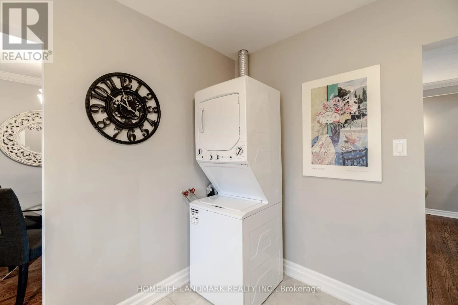 UPPER - 640 NETHERTON CRESCENT