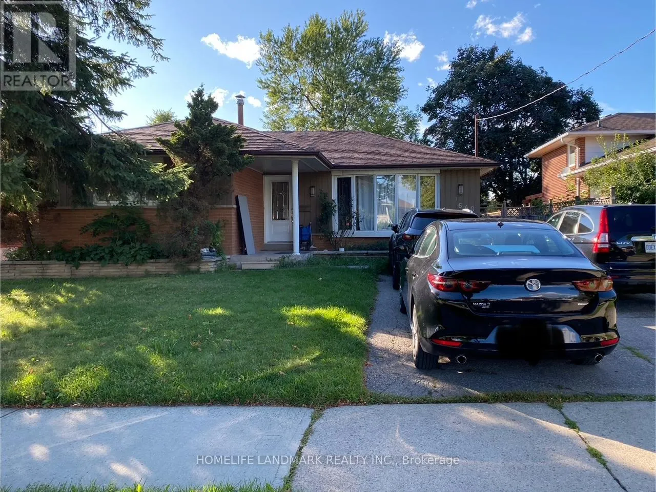 UPPER - 640 NETHERTON CRESCENT