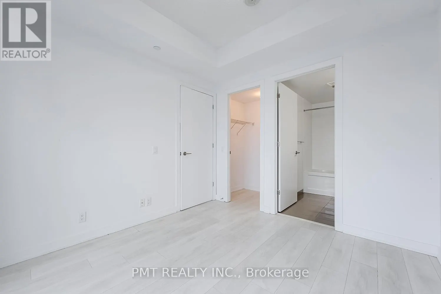3902 - 2220 LAKE SHORE BOULEVARD W