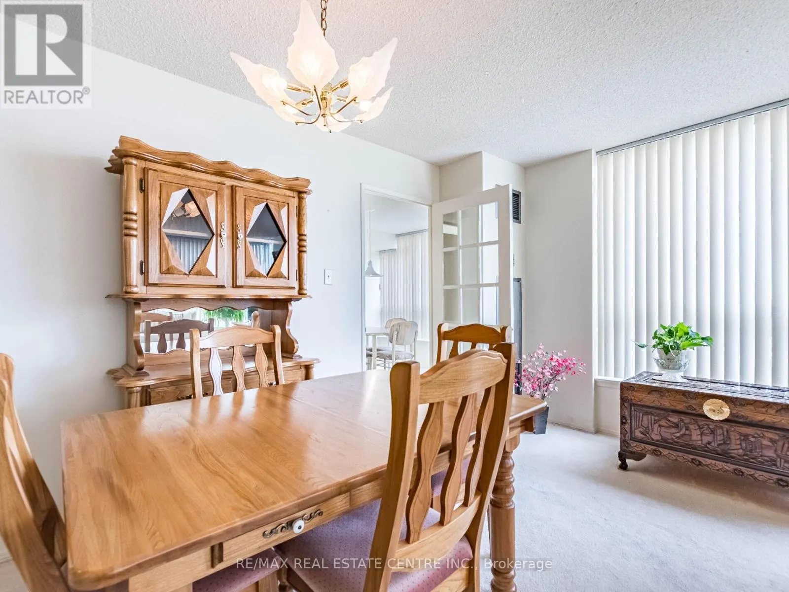 1404 - 55 ELM DRIVE W