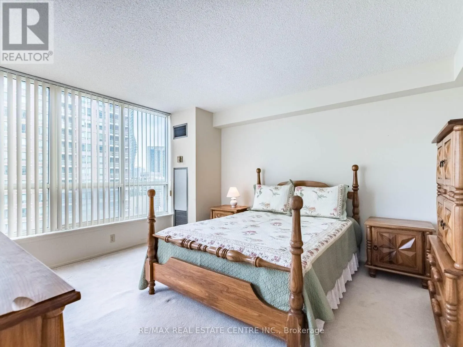 1404 - 55 ELM DRIVE W