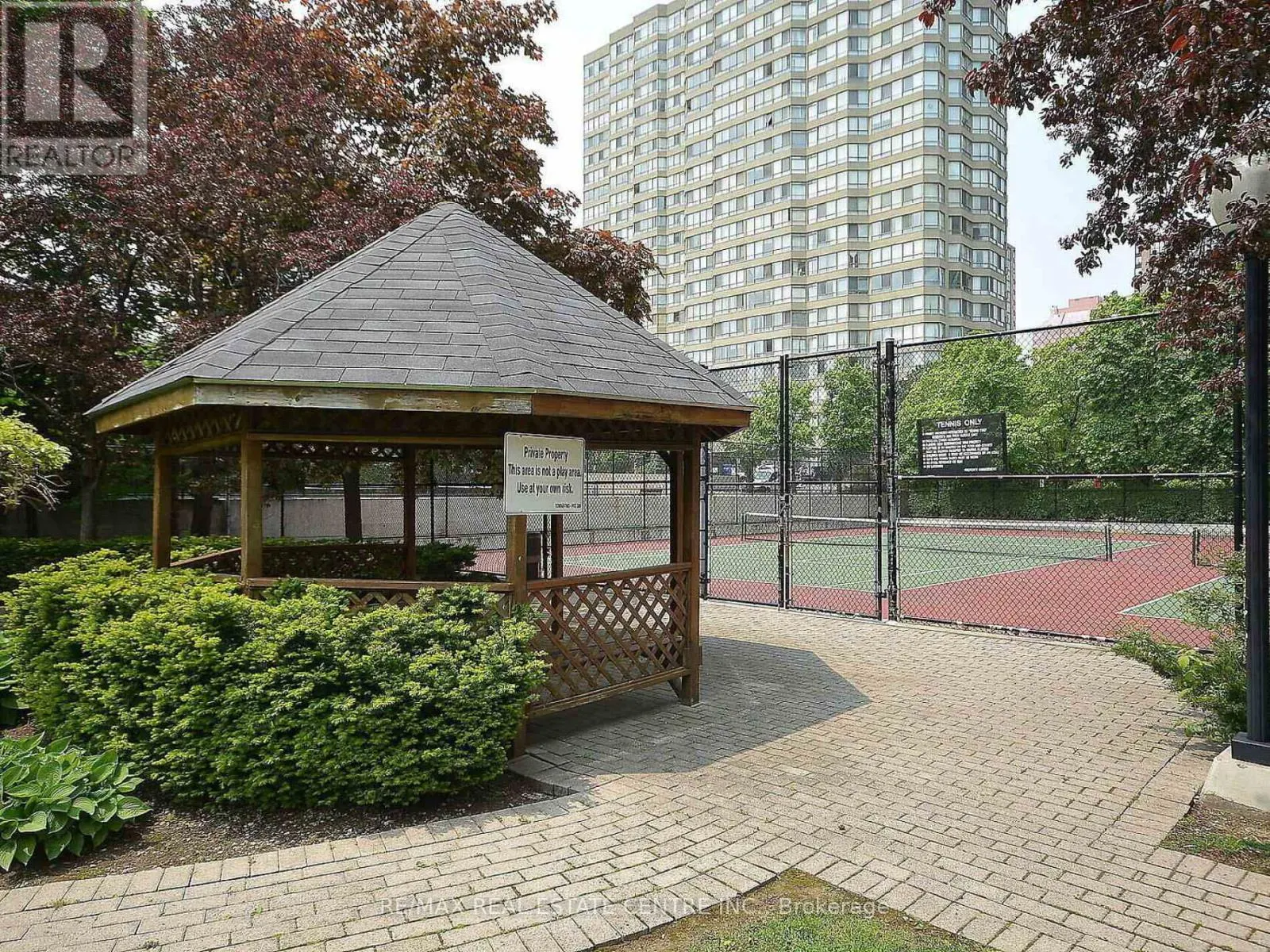 1404 - 55 ELM DRIVE W