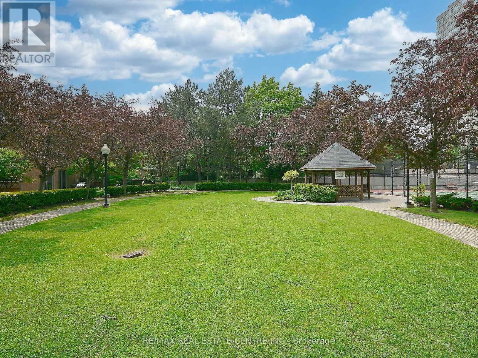 1404 - 55 ELM DRIVE W