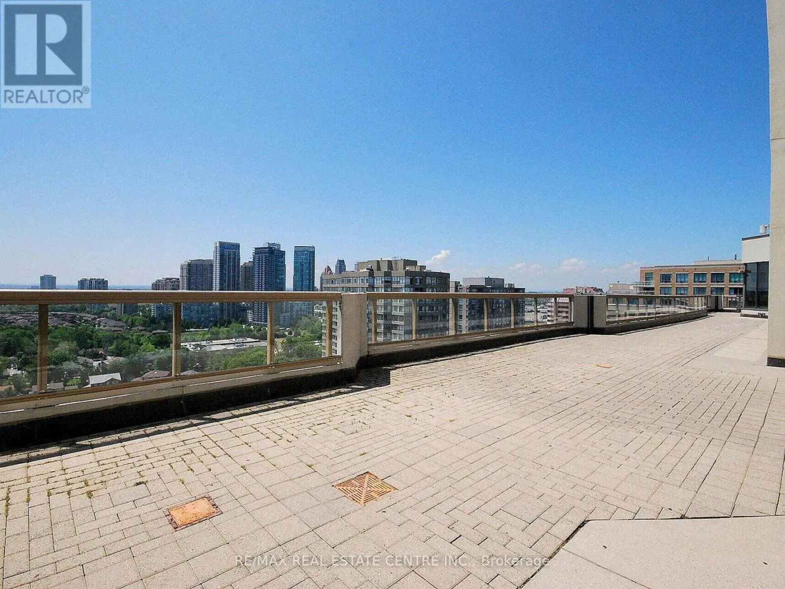 1404 - 55 ELM DRIVE W