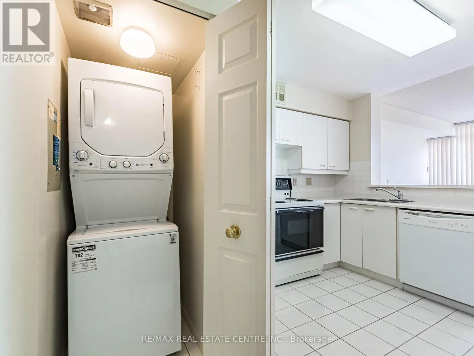 1404 - 55 ELM DRIVE W