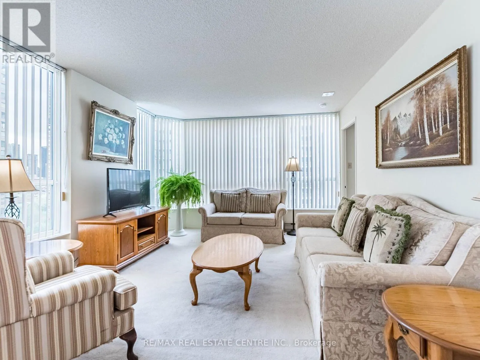 1404 - 55 ELM DRIVE W