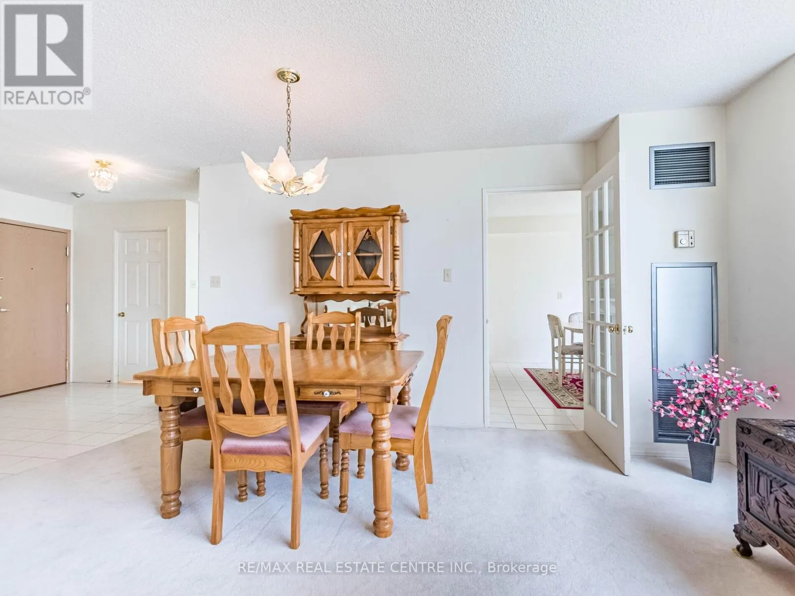 1404 - 55 ELM DRIVE W