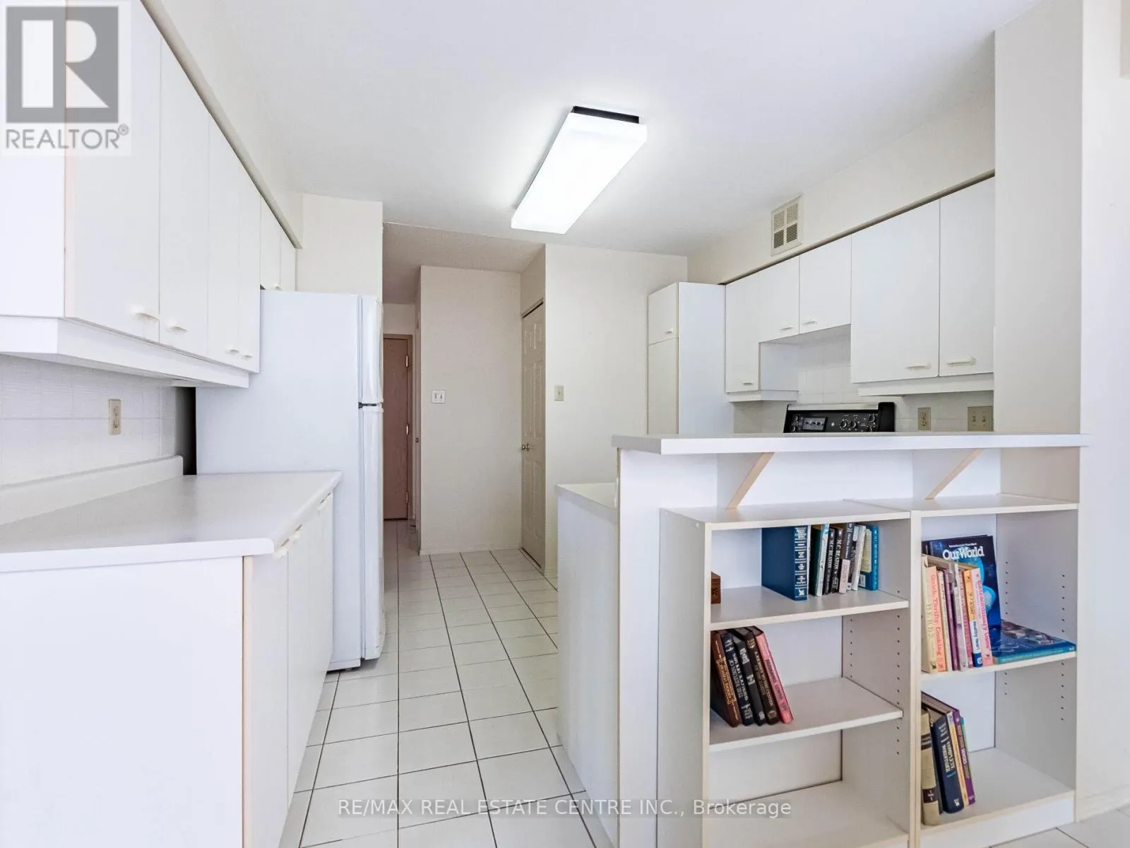 1404 - 55 ELM DRIVE W