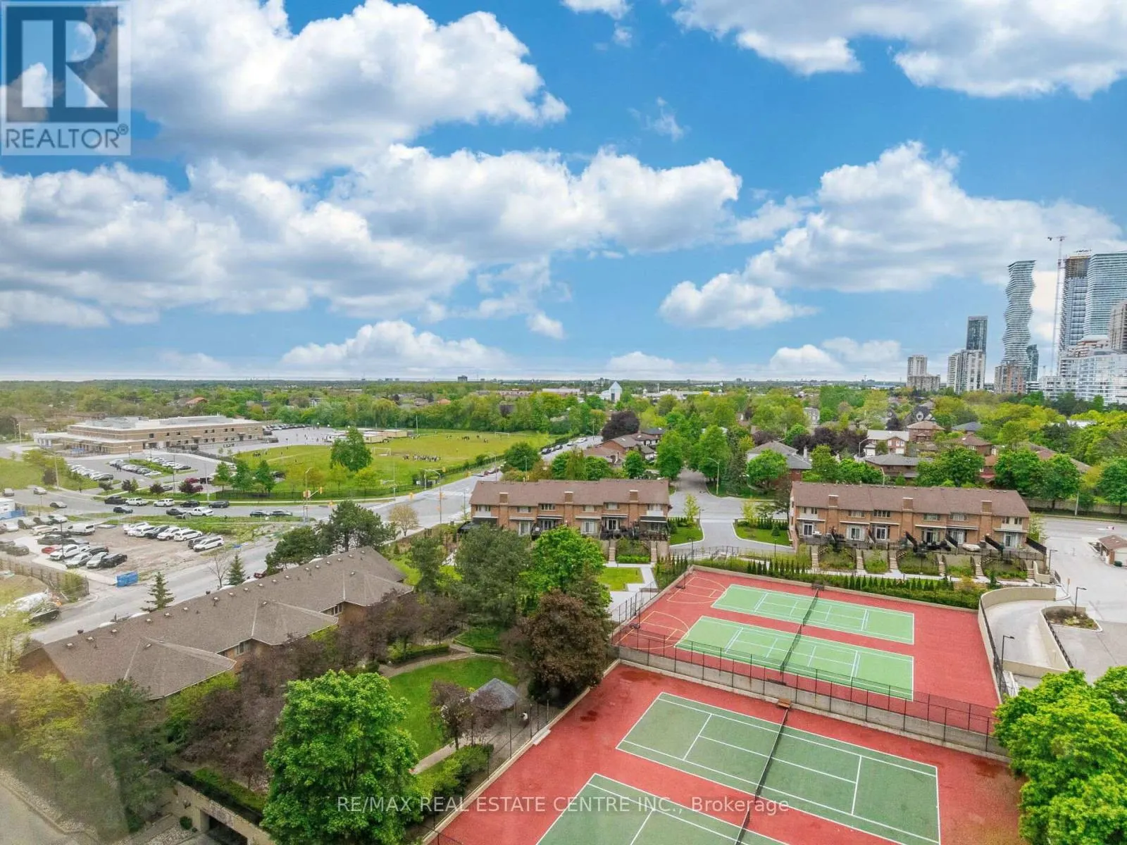 1404 - 55 ELM DRIVE W