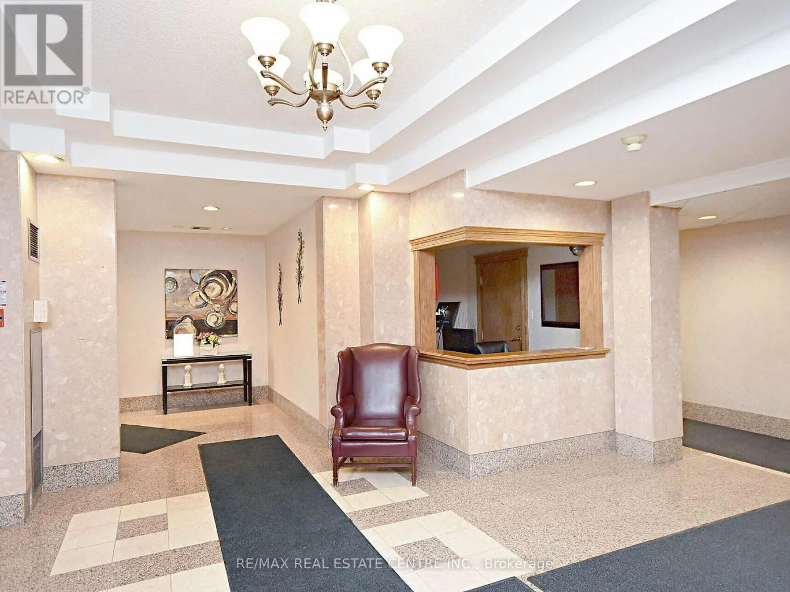 1404 - 55 ELM DRIVE W