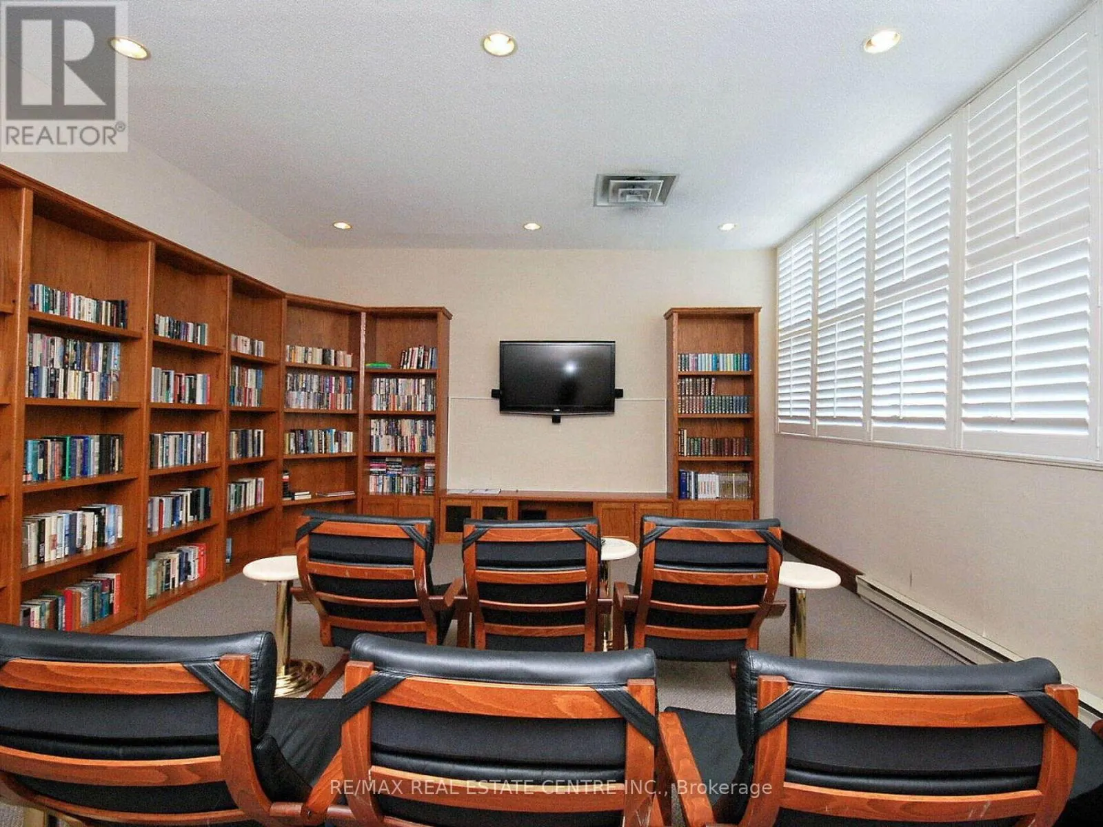 1404 - 55 ELM DRIVE W