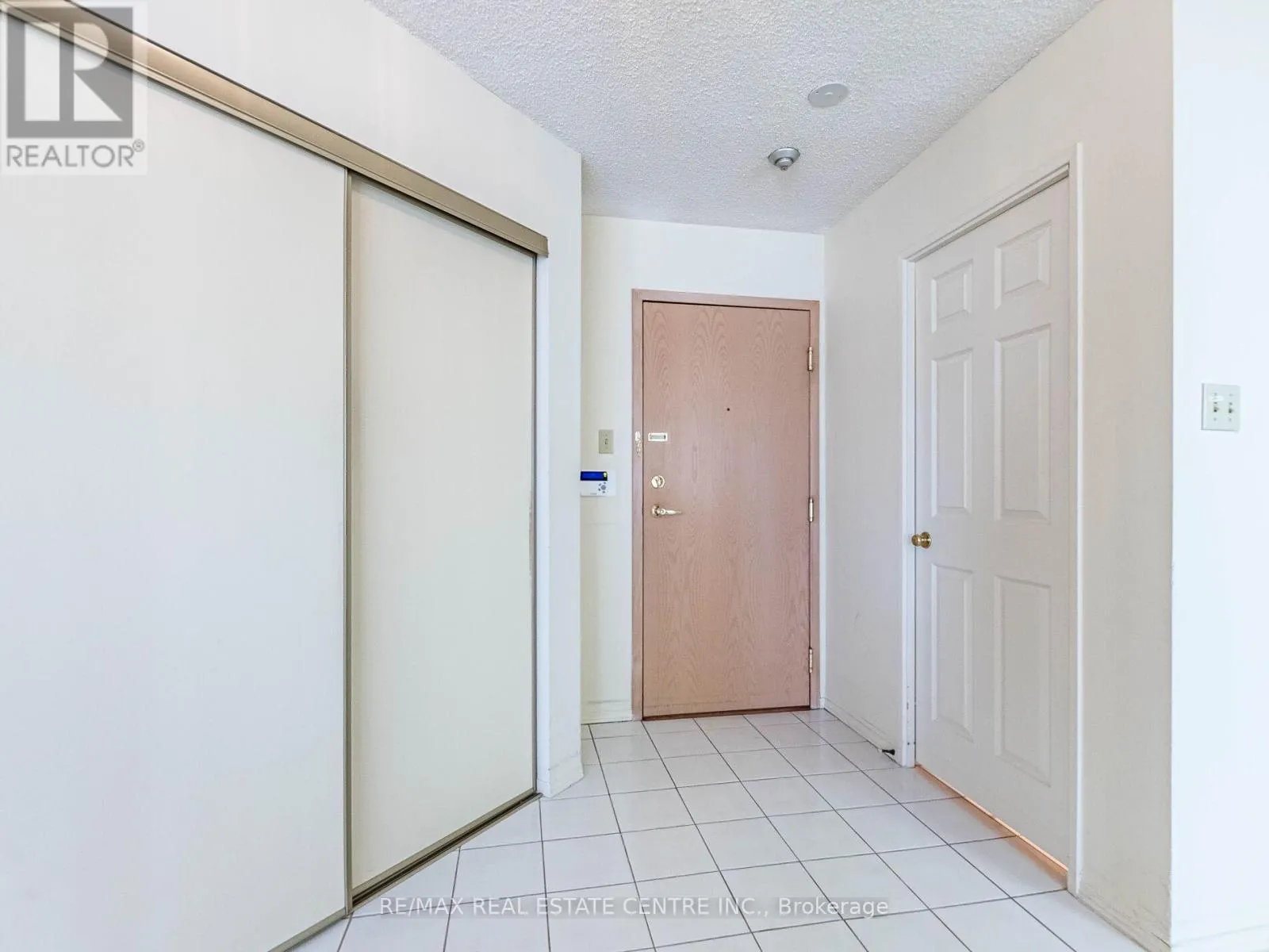 1404 - 55 ELM DRIVE W