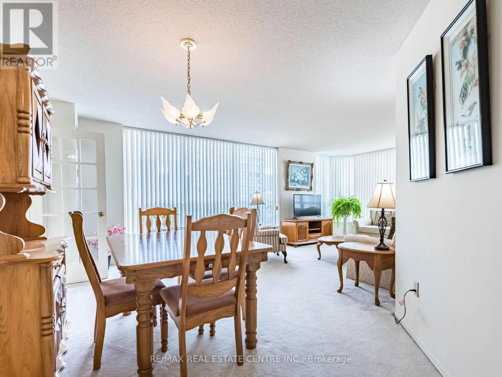 1404 - 55 ELM DRIVE W