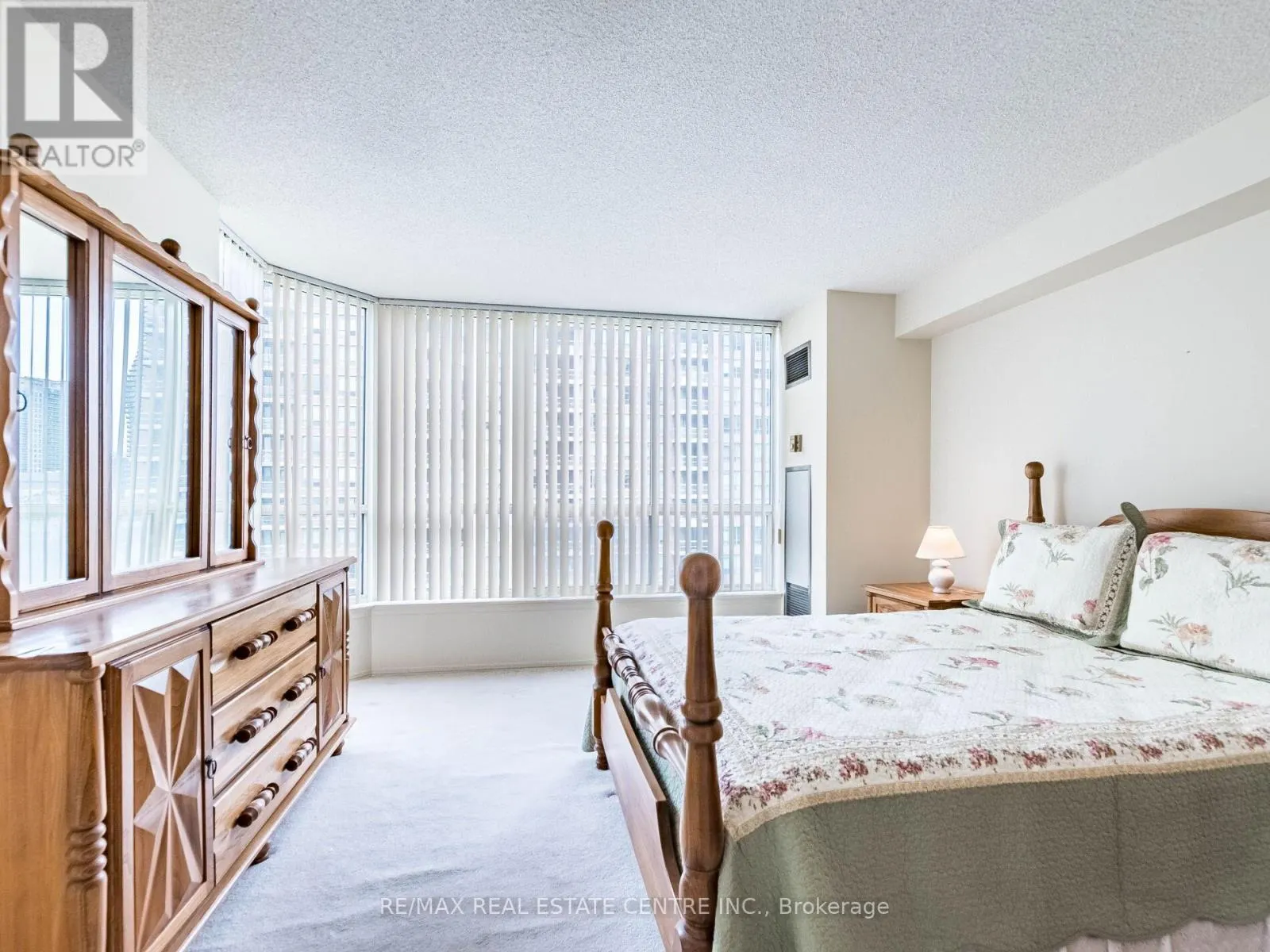 1404 - 55 ELM DRIVE W