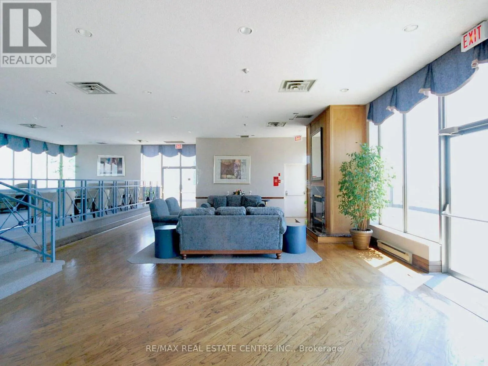 1404 - 55 ELM DRIVE W