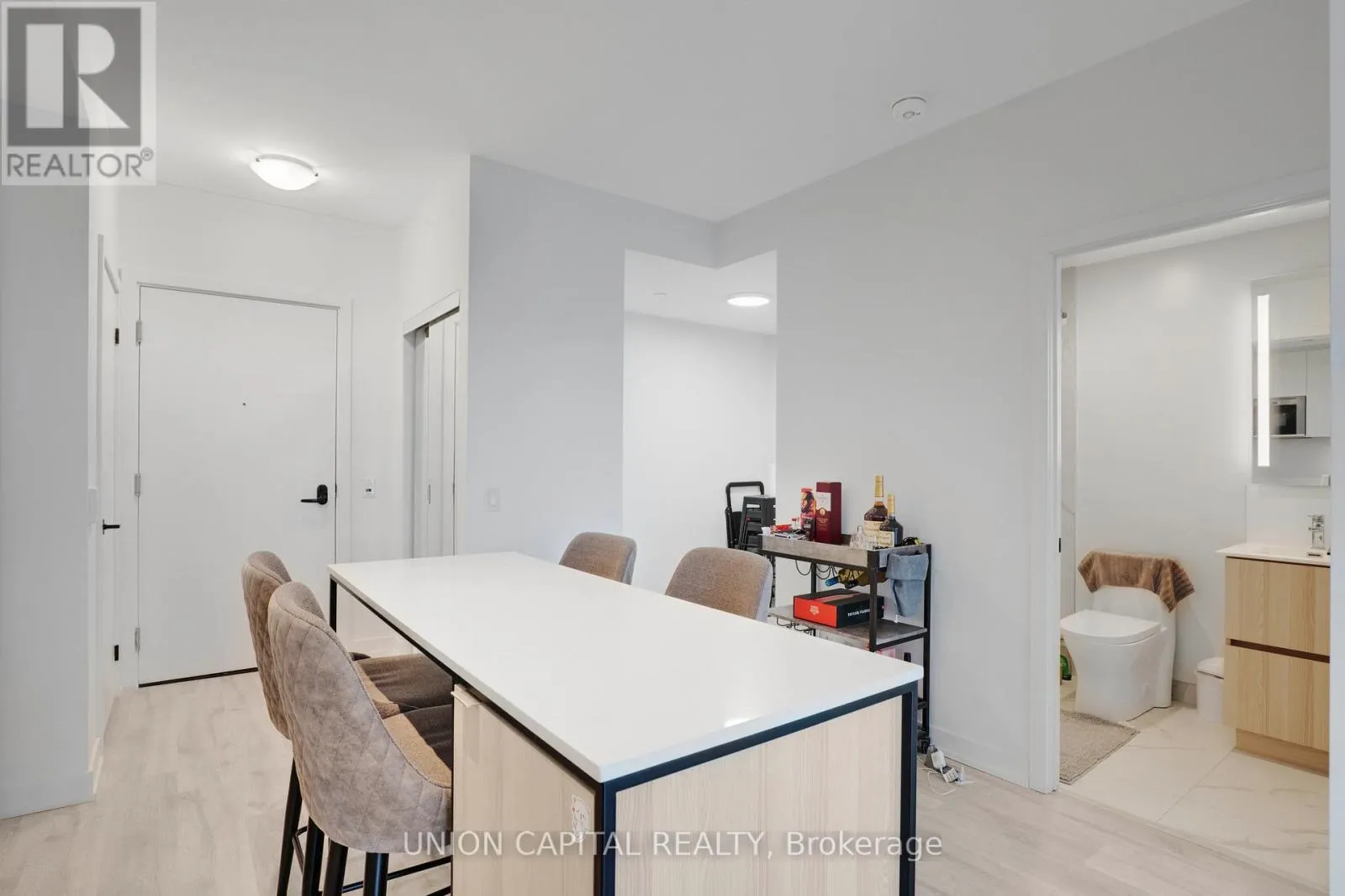 530 - 215 LAKESHORE ROAD W