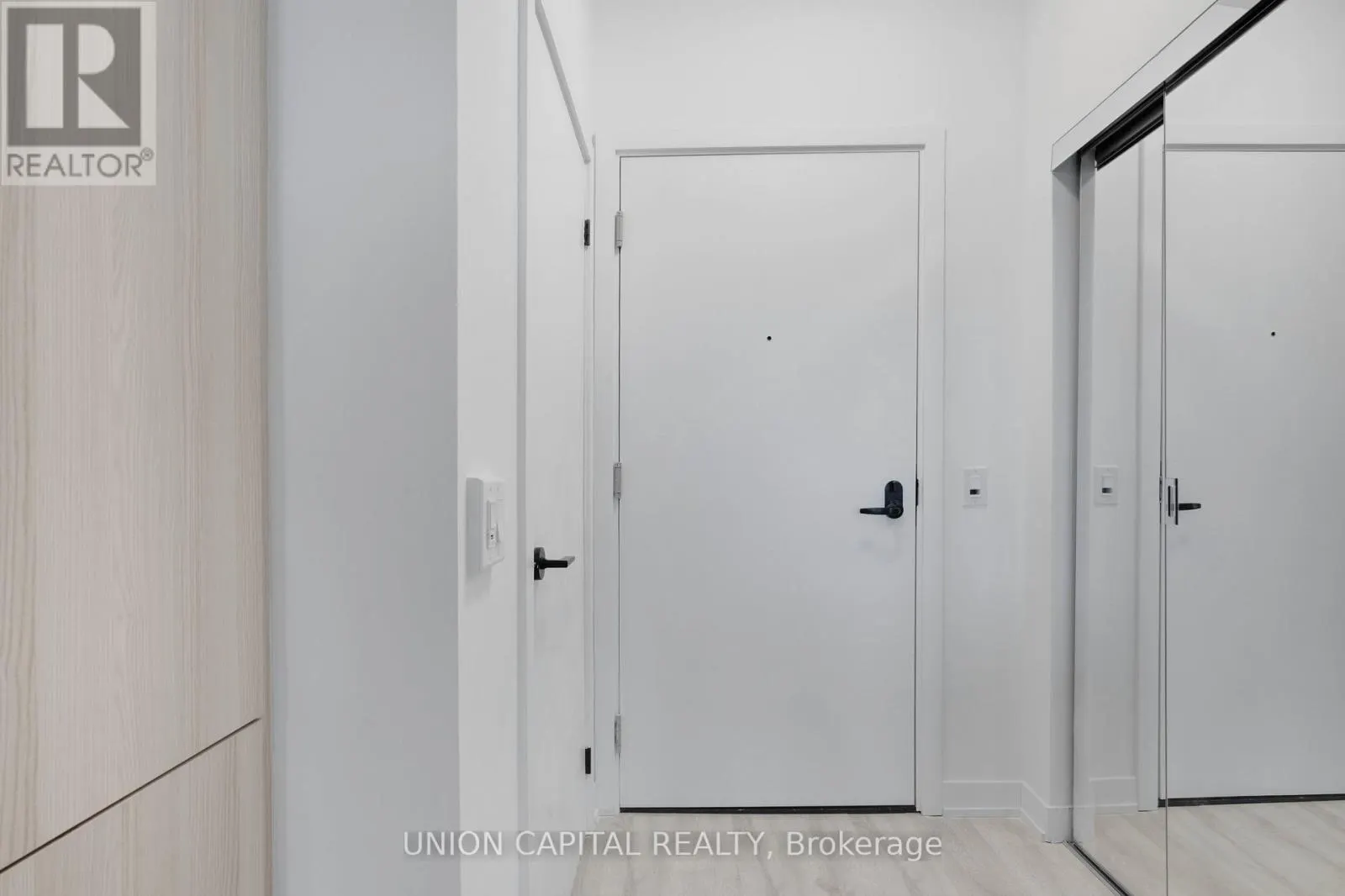 530 - 215 LAKESHORE ROAD W