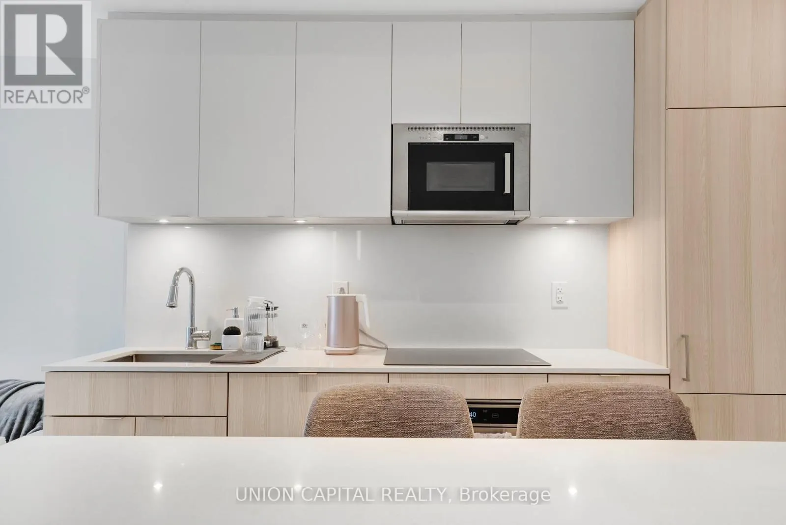 530 - 215 LAKESHORE ROAD W
