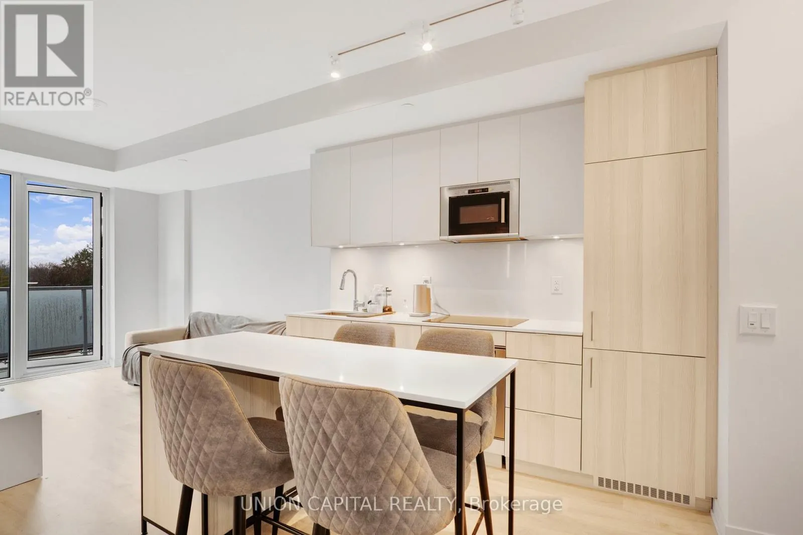 530 - 215 LAKESHORE ROAD W