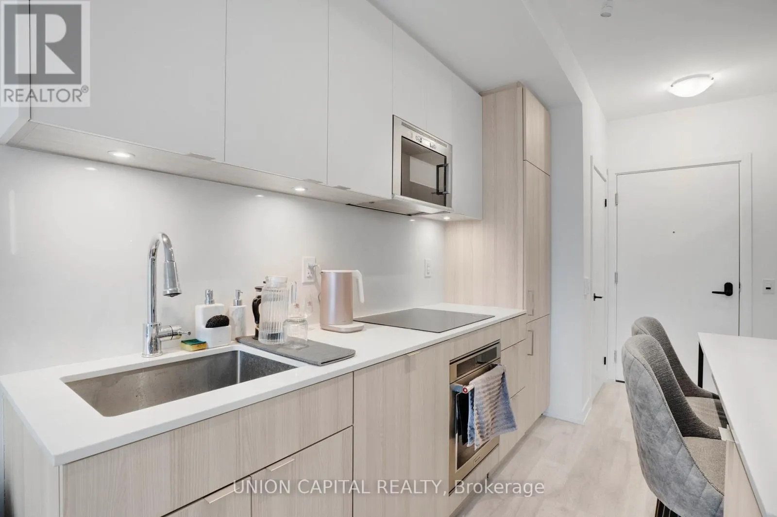 530 - 215 LAKESHORE ROAD W