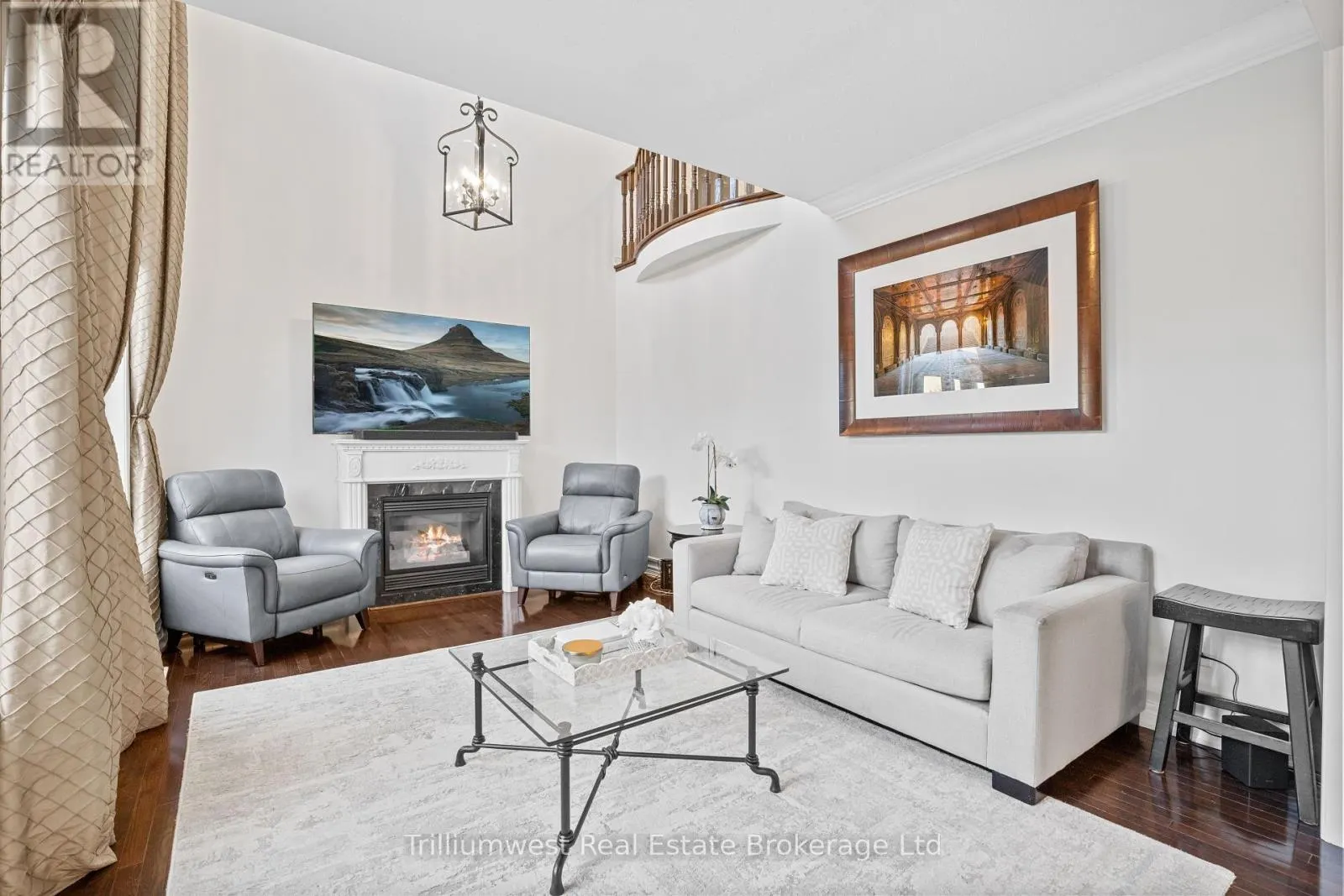 227 BEECHTREE CRESCENT