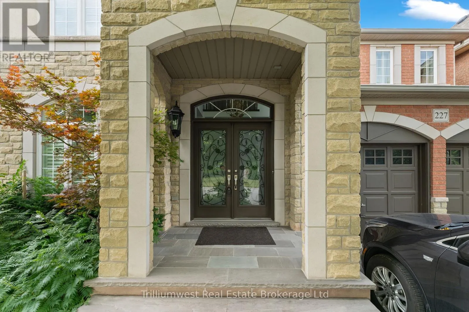 227 BEECHTREE CRESCENT