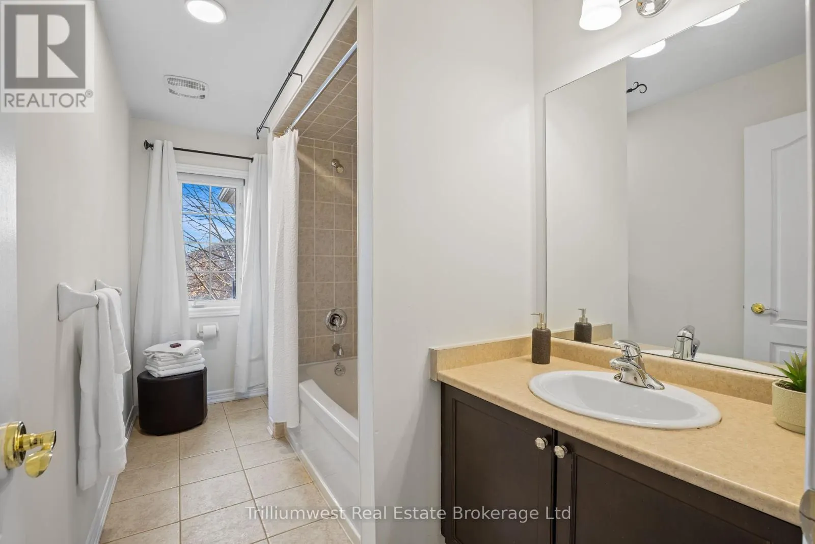 227 BEECHTREE CRESCENT