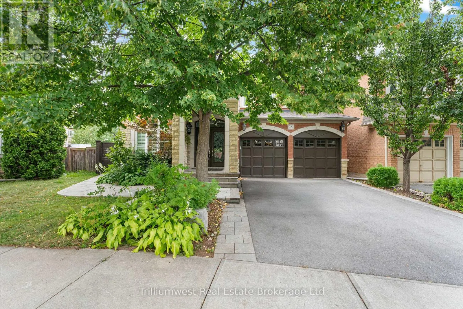 227 BEECHTREE CRESCENT