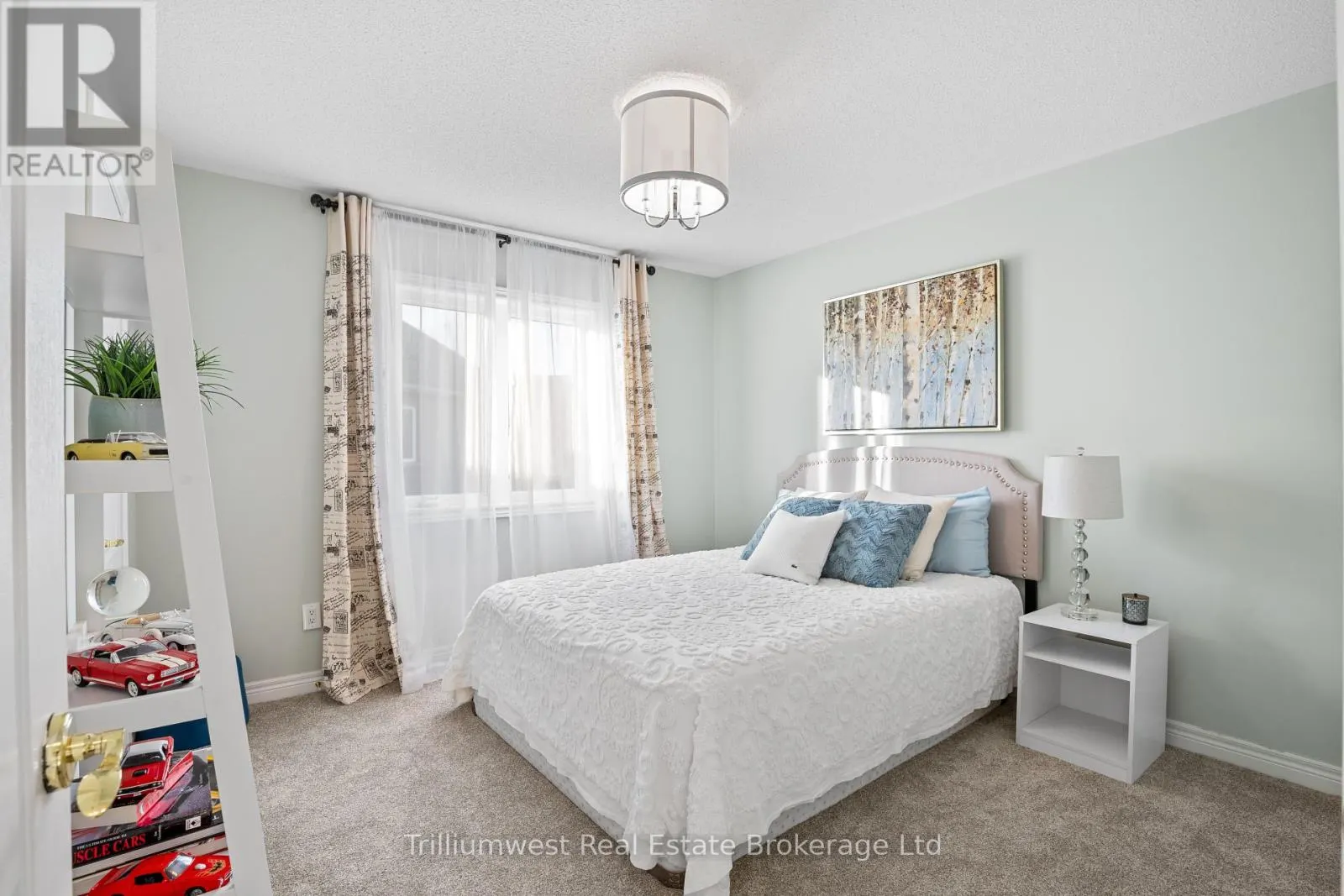 227 BEECHTREE CRESCENT