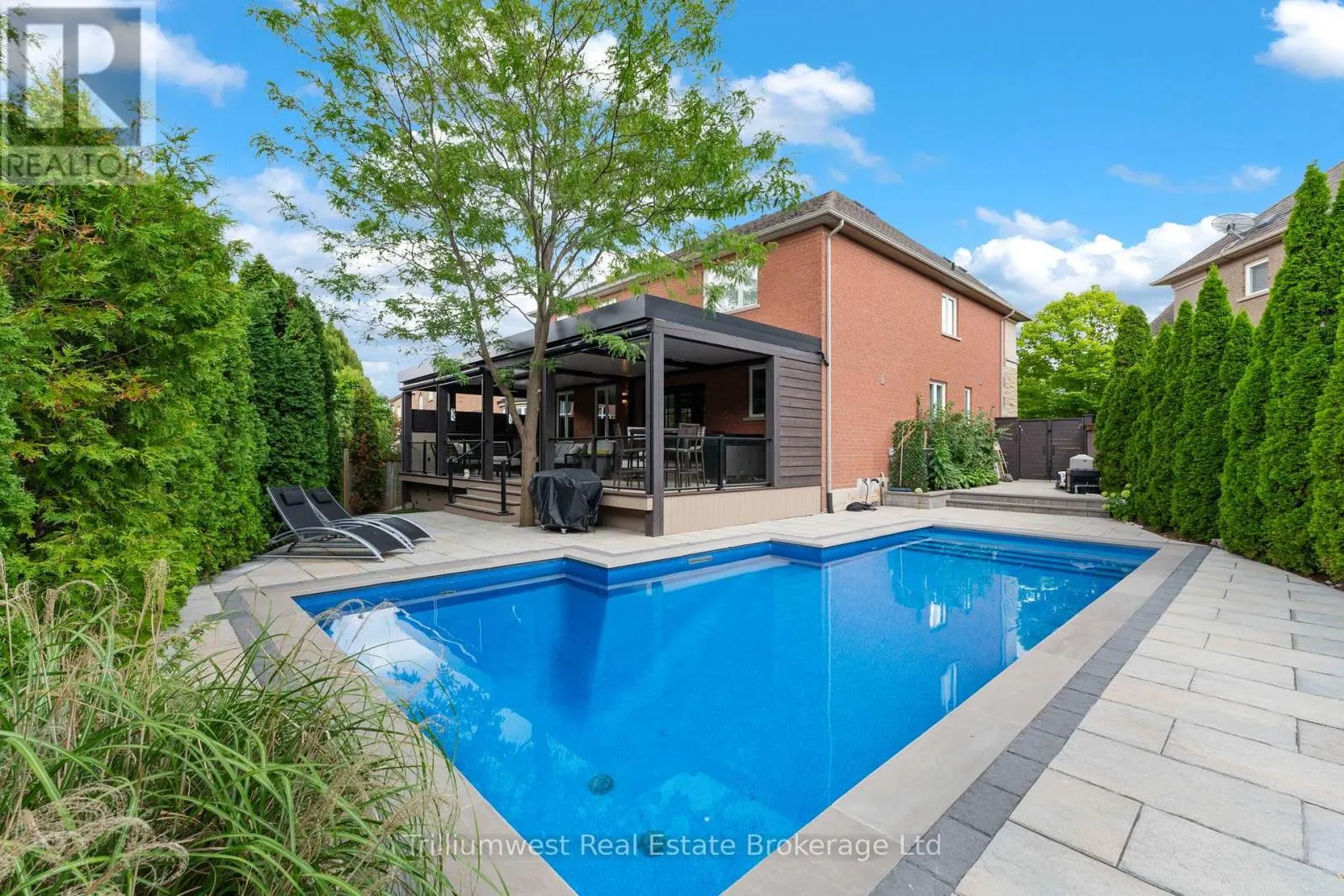 227 BEECHTREE CRESCENT