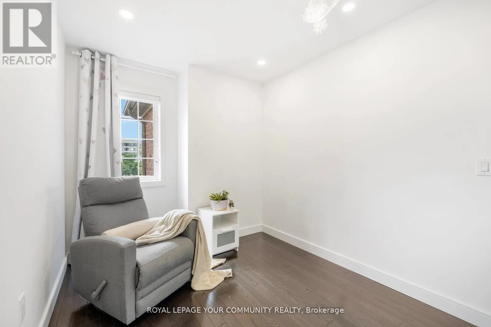 17 - 3020 CEDARGLEN GATE