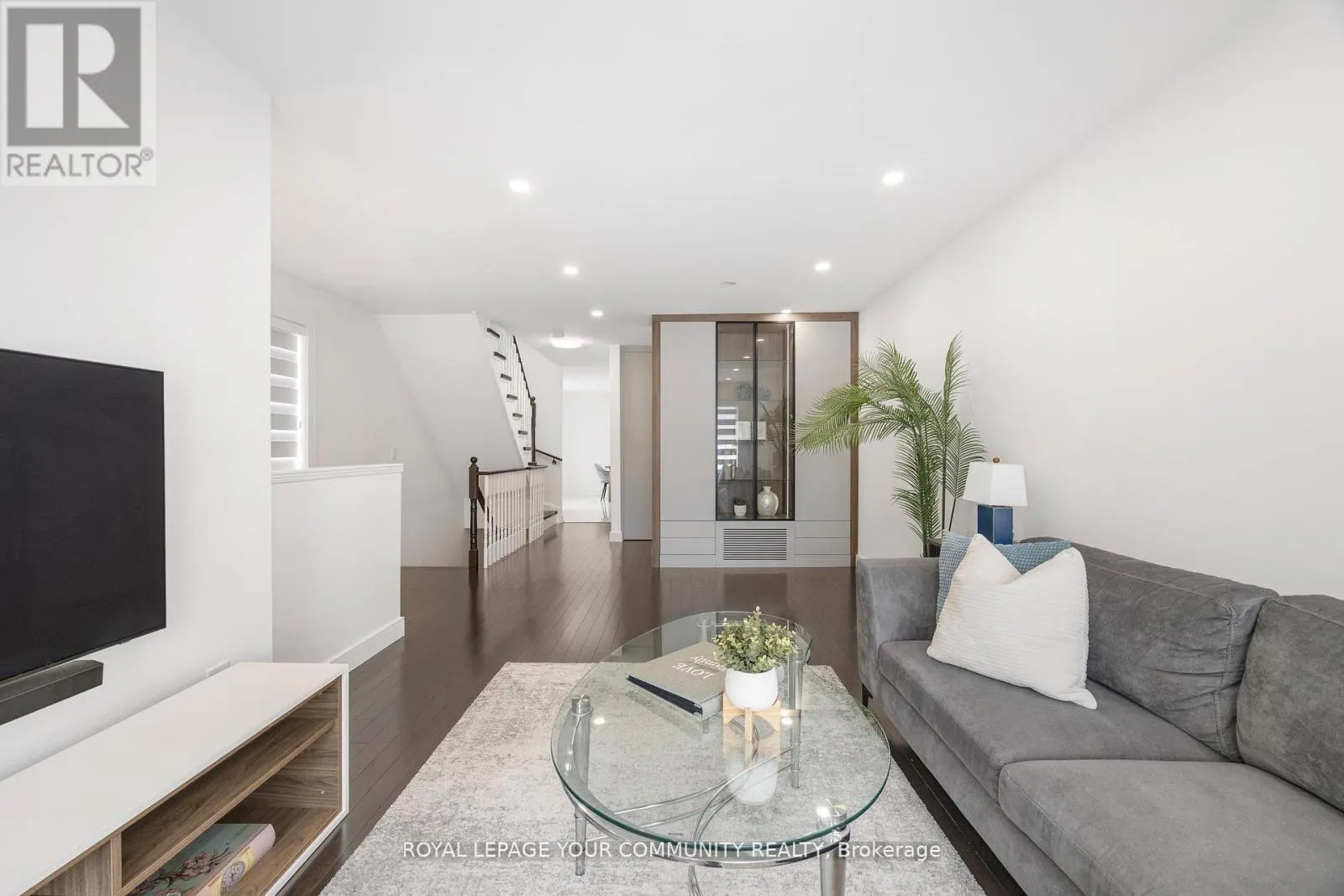 17 - 3020 CEDARGLEN GATE