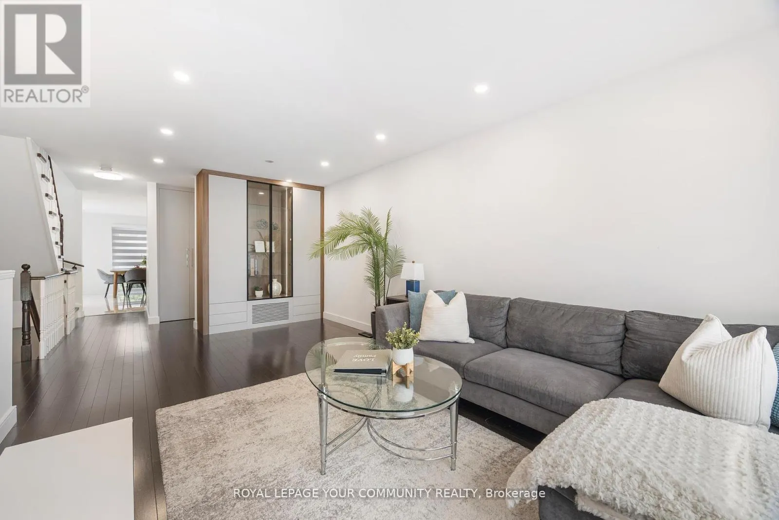 17 - 3020 CEDARGLEN GATE