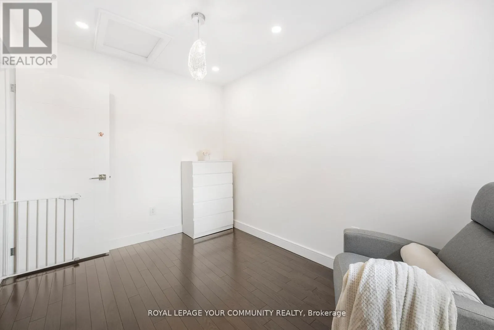 17 - 3020 CEDARGLEN GATE