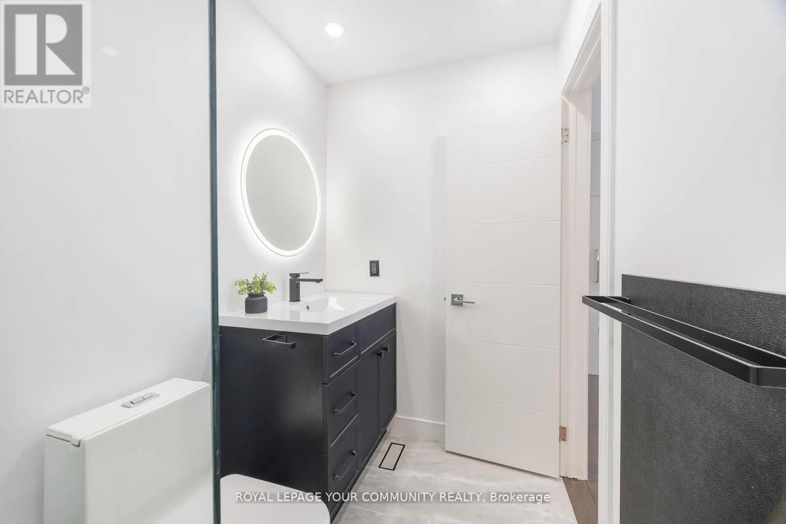 17 - 3020 CEDARGLEN GATE