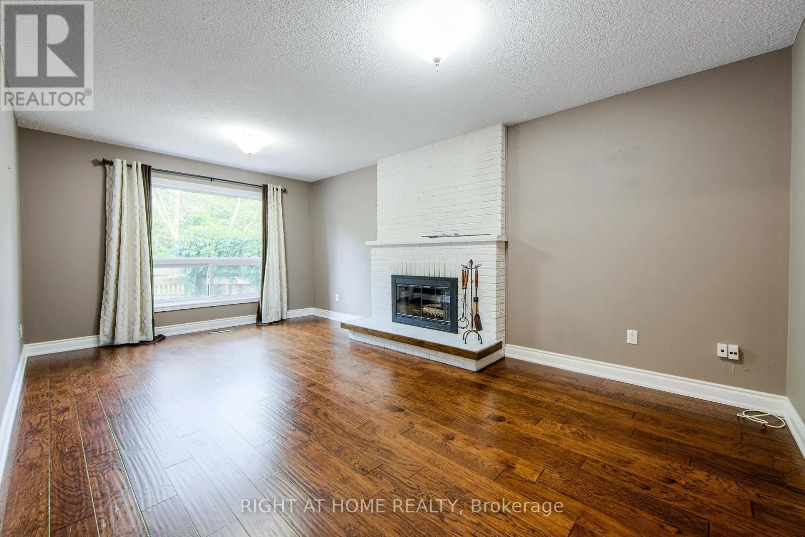 1020 ROXBOROUGH DRIVE