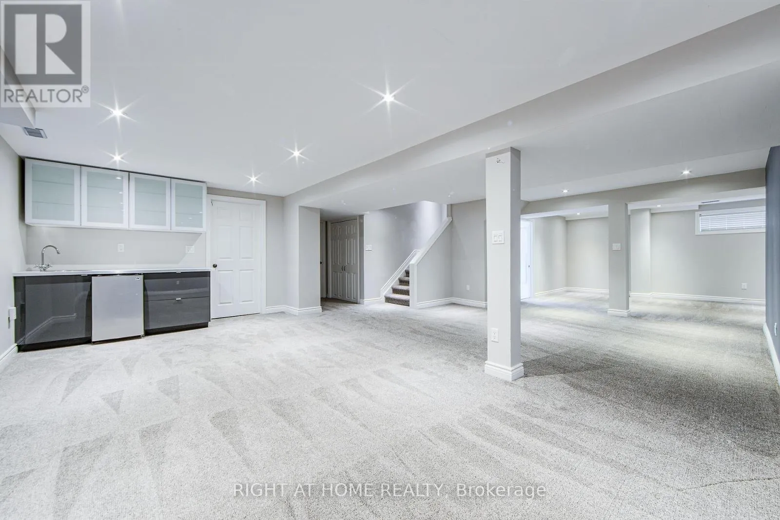 1020 ROXBOROUGH DRIVE