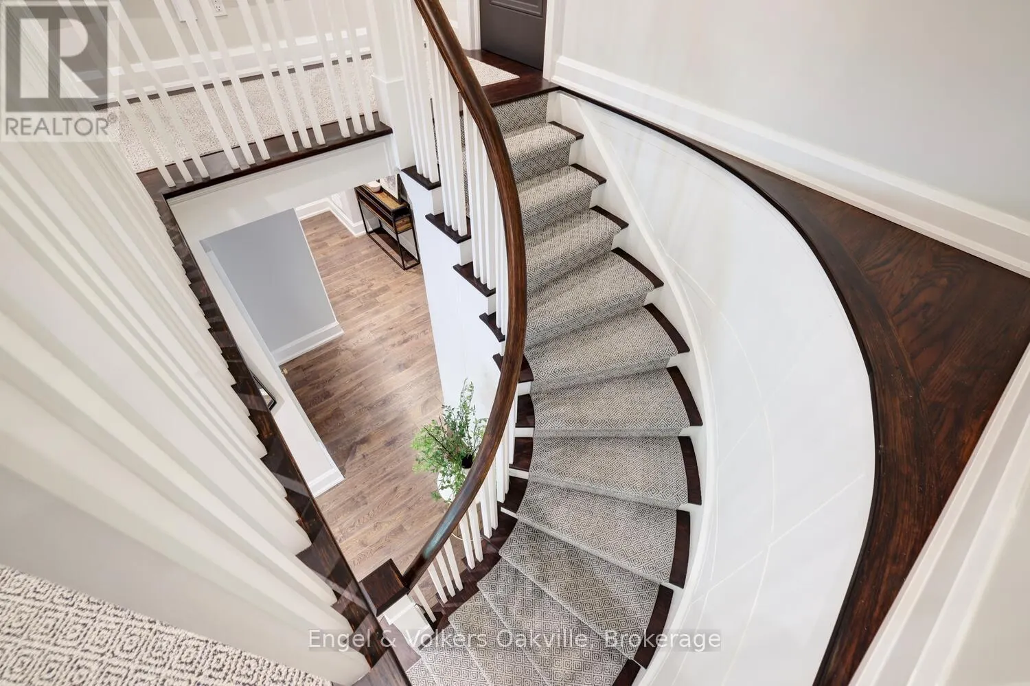 262 VINOVA COURT