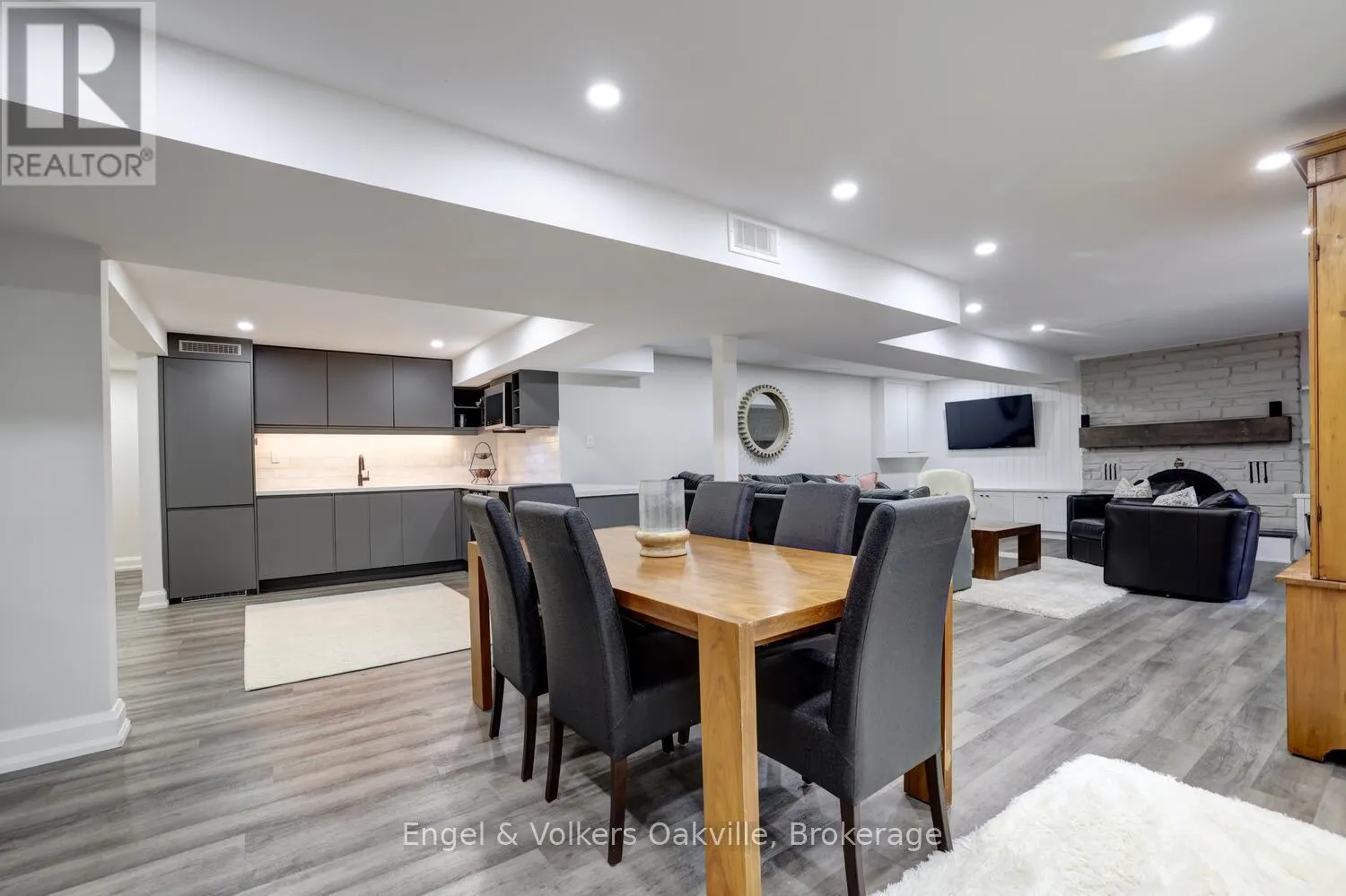 262 VINOVA COURT