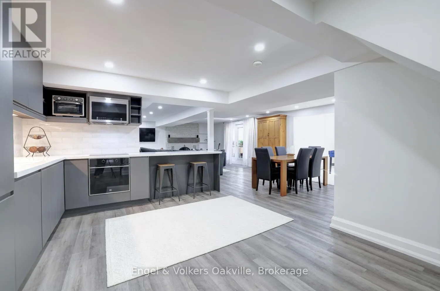 262 VINOVA COURT