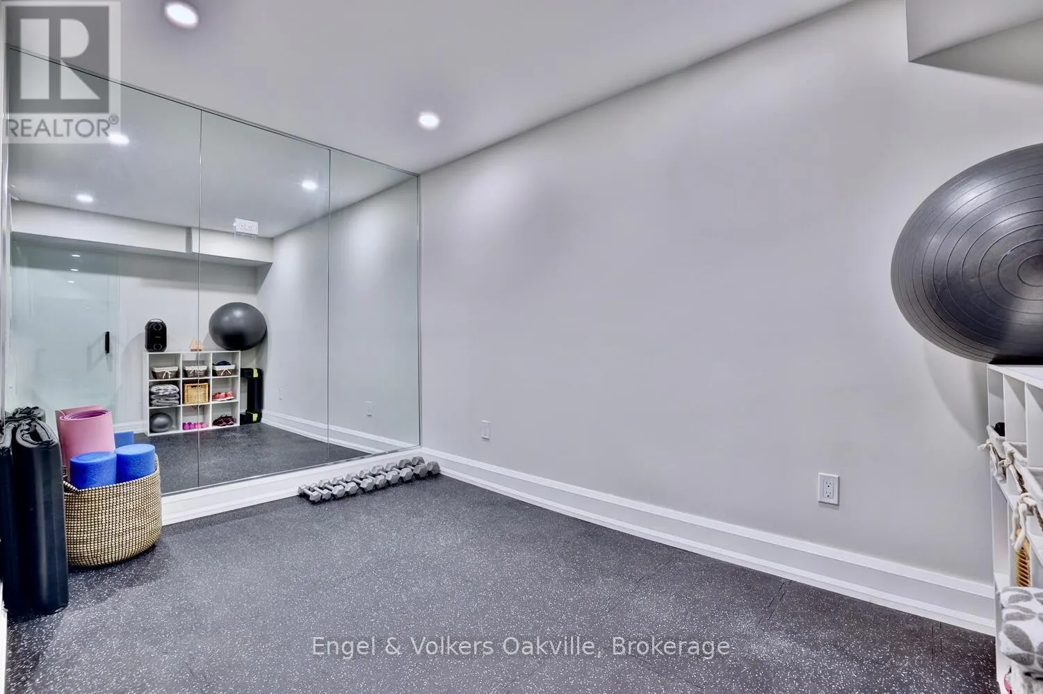262 VINOVA COURT