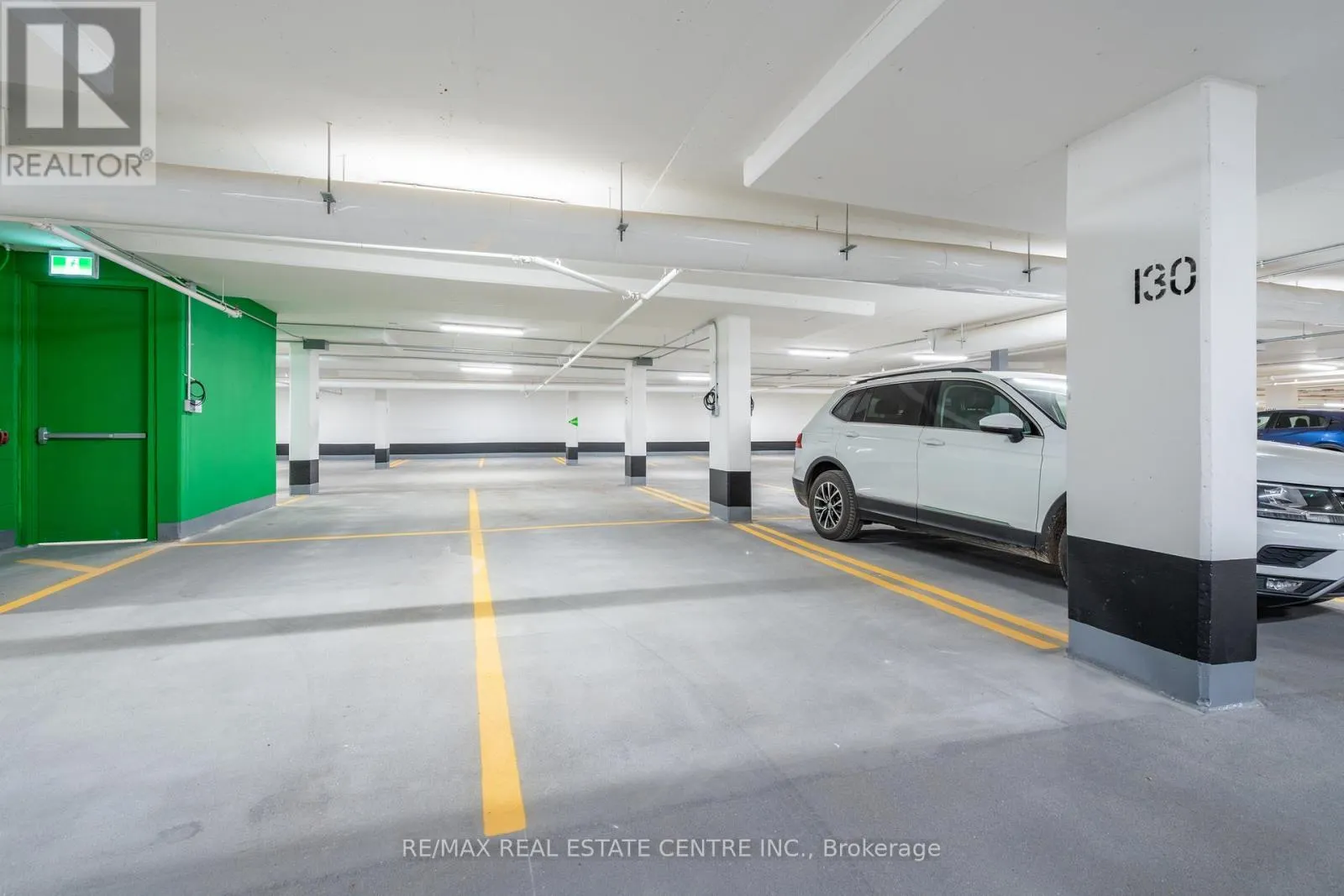 813 - 405 DUNDAS STREET W