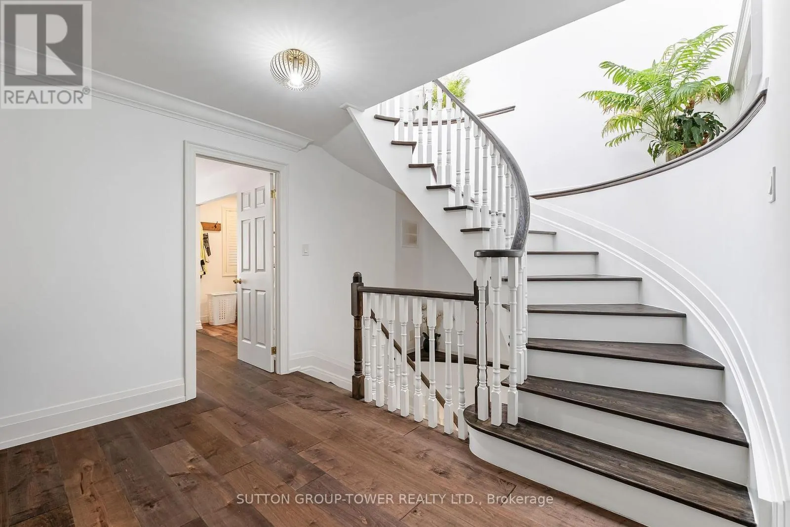 11 - 544C SCARLETT ROAD
