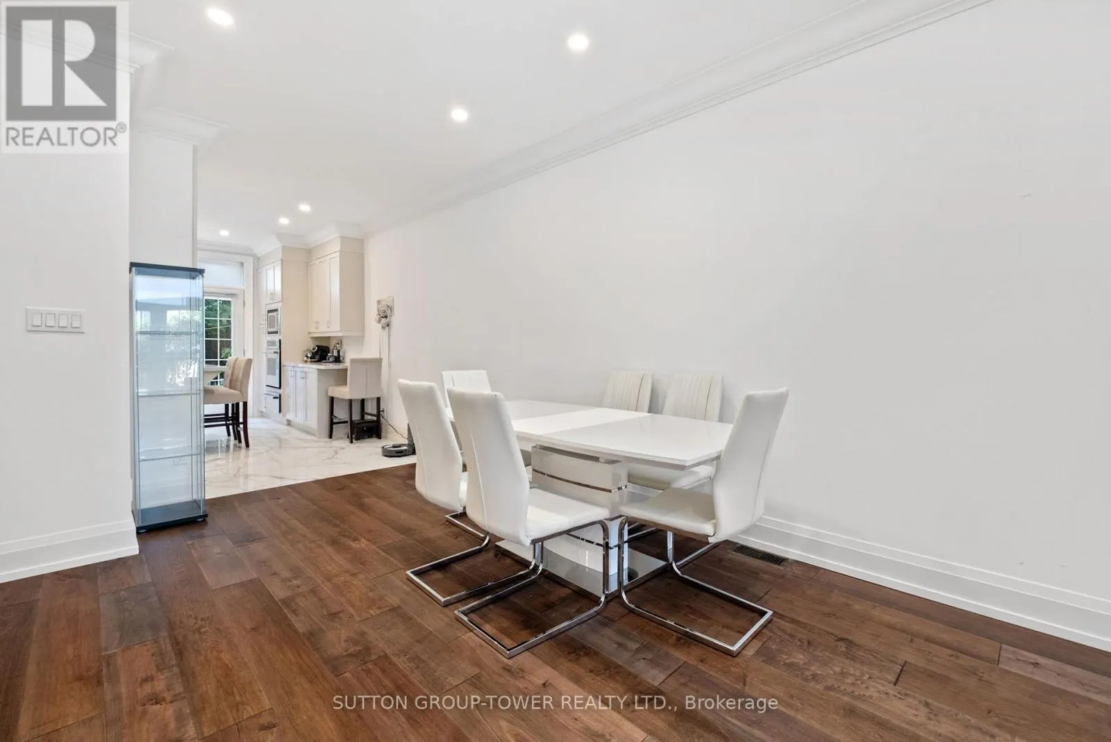 11 - 544C SCARLETT ROAD