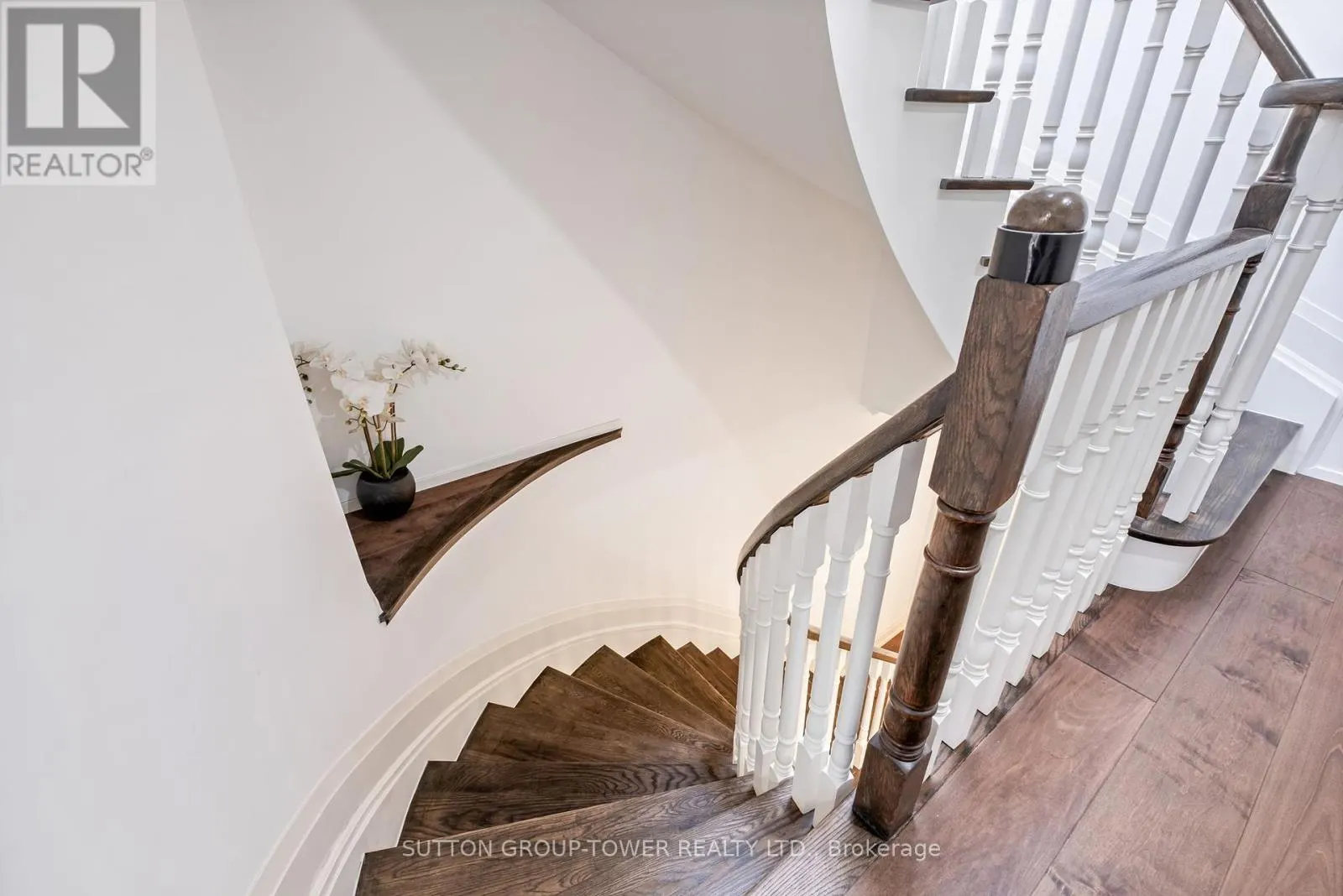11 - 544C SCARLETT ROAD
