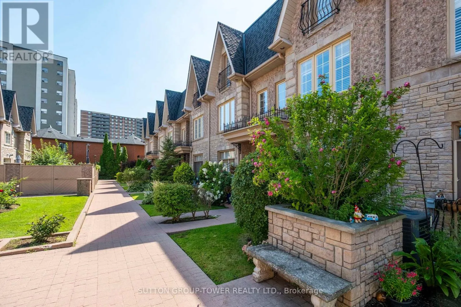 11 - 544C SCARLETT ROAD