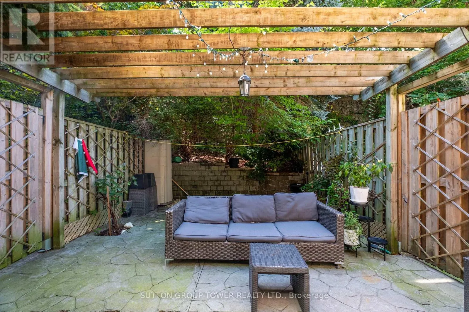 11 - 544C SCARLETT ROAD