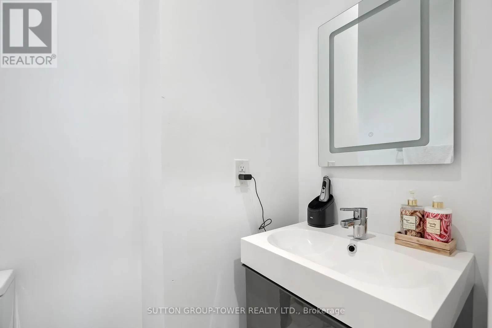 11 - 544C SCARLETT ROAD