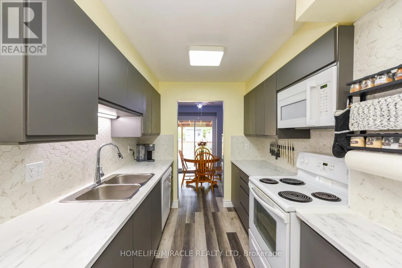 282 ROYAL SALISBURY WAY
