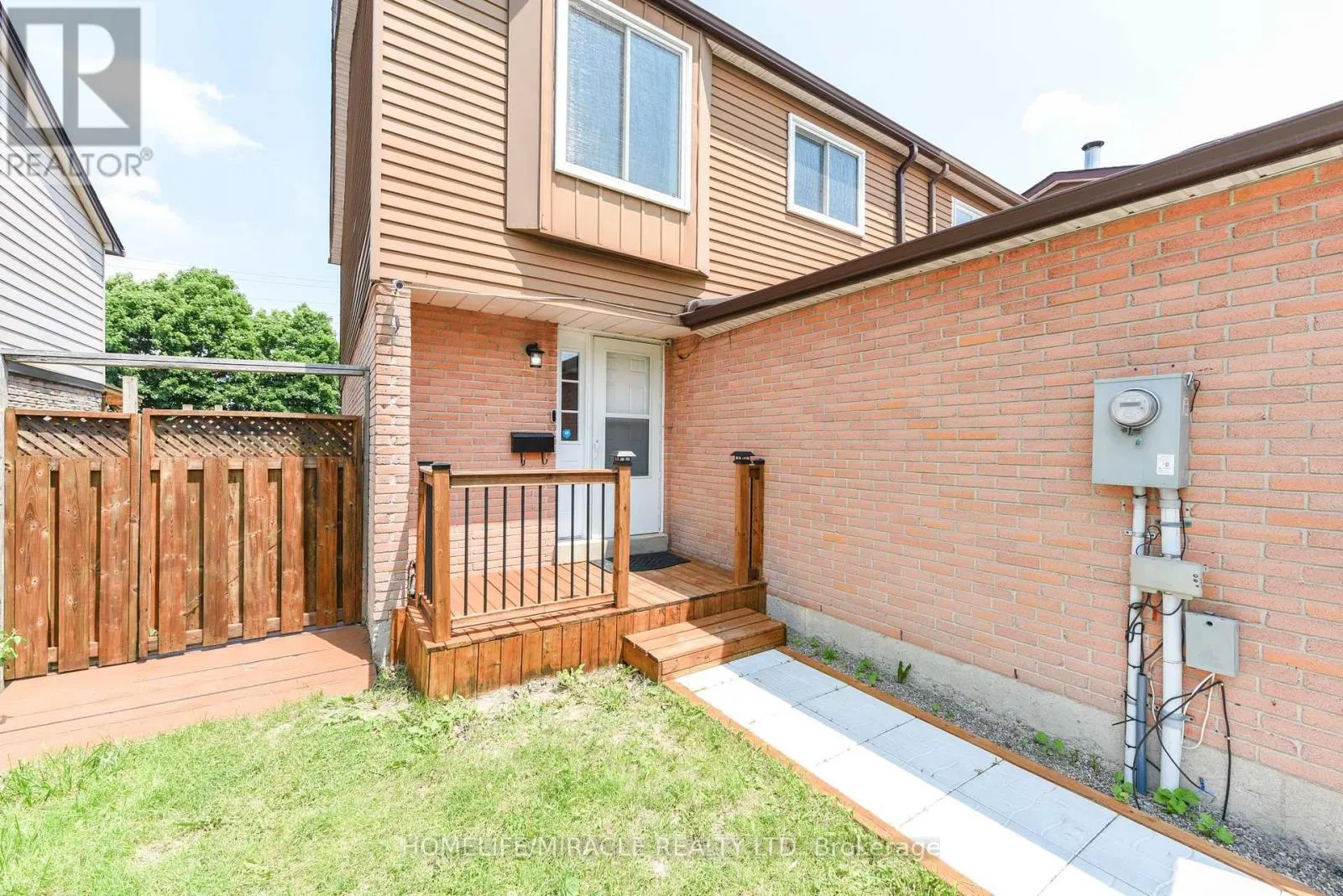 282 ROYAL SALISBURY WAY